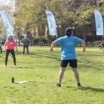 Cuida tu salud física y mental con el retorno del deporte a las plazas y parques de Providencia