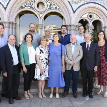 Concejo Municipal rebautiza como Patricio Aylwin plaza ubicada frente al parque Inés de Suárez