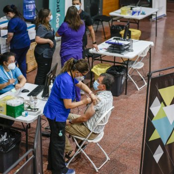 Providencia acerca la 5° dosis contra el Covid a los vecinos