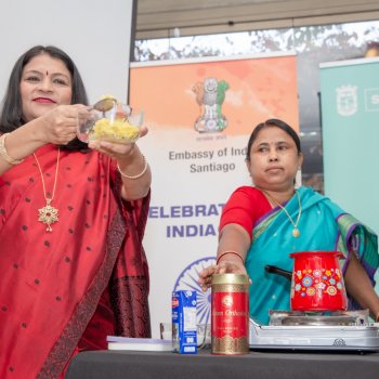 Vecinos participaron en ceremonia del té en Biblioteca Bellavista