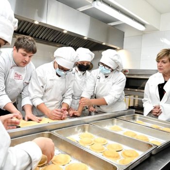 Reconocido Chef italiano Nicoló Giacometti dictó clase magistral a alumnos del Liceo Alessandri