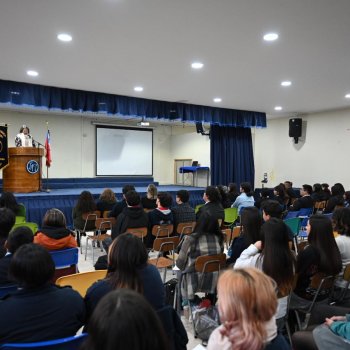 Más de 100 jóvenes dan vida al primer Torneo Interescolar de Debates de Providencia