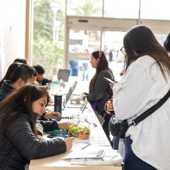 Feria laboral Punto Empleo: Más de 2.400 vacantes con enfoque en inclusión y oportunidades para jóvenes