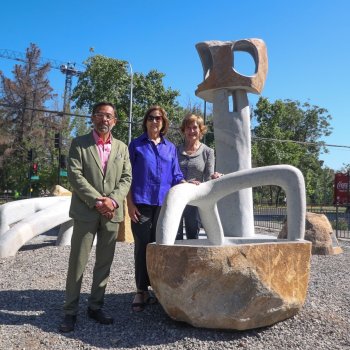 Alcaldesa Matthei inaugura “Raíces”, escultura en homenaje al legado del ex Presidente Patricio Aylwin