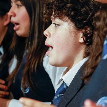 Coro del Liceo 7 celebró el Día la Madre en nuestros Espacios Mayores