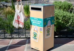 Inauguramos el segundo contenedor que recicla bolsas reutilizables