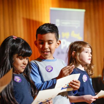 Alcalde Bellolio participó en ceremonia donde se premió a alumnos de 1° básico que ya saben leer a su corta edad