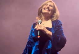 Cecilia Echenique encendió la magia navideña al ritmo de los villancicos