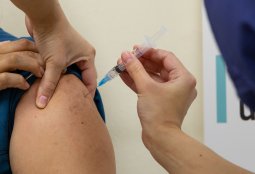 Providencia informa sobre actualización de grupos objetivos para vacunación contra el COVID-19