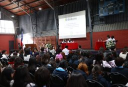 Más de 170 estudiantes participaron en el Torneo de Debate Escolar Internacional de Providencia -UDP