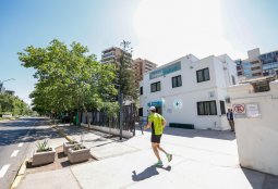Farmacia Los Leones tiene nuevos días y horarios de atención